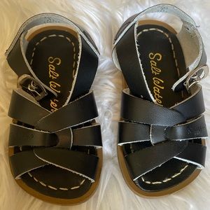 Salt Water Sandal Black Size 5 toddler like new